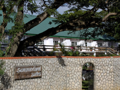 Summerland Suites Bon Accord Village 외부 사진